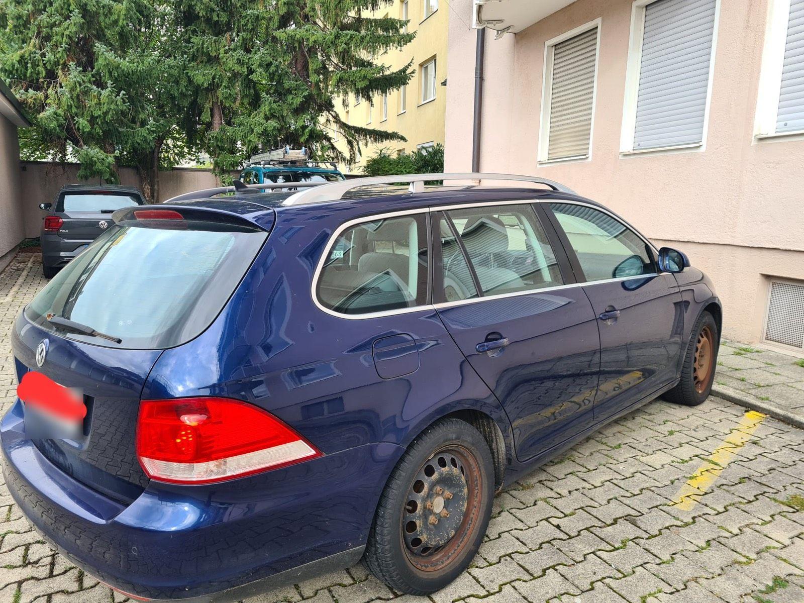 Volkswagen Golf 2009 — rear view