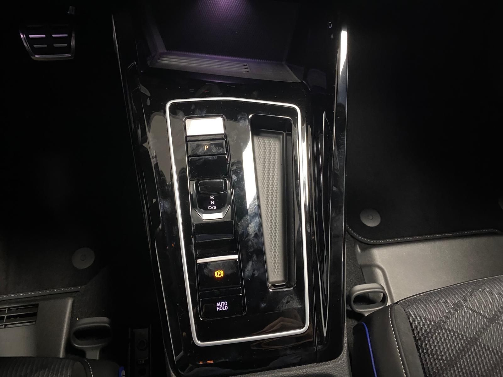 Fahrzeugabbildung Volkswagen Golf Variant1.5 eTSI R-Line Black Style+IQ.LIGHT