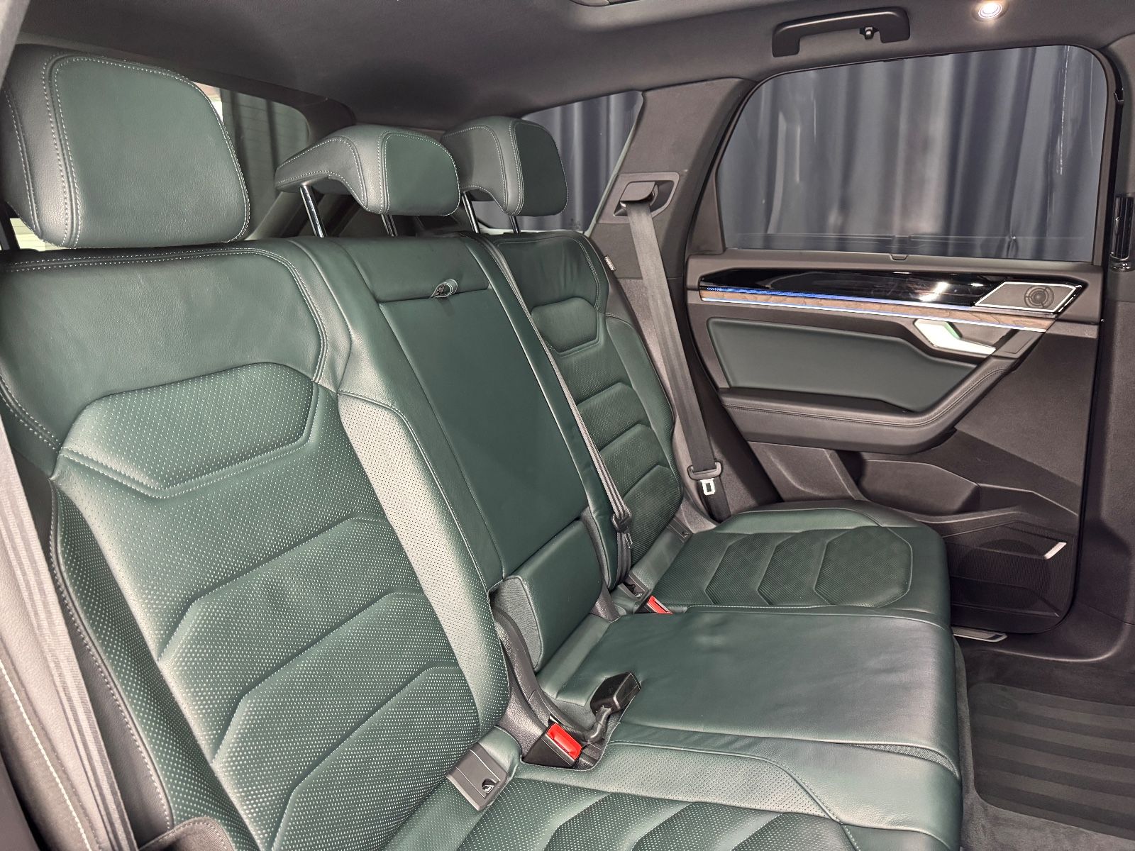 Fahrzeugabbildung Volkswagen Touareg 4.0 TDI V8 Atmosphere 4Motion|R-LINE|AHK