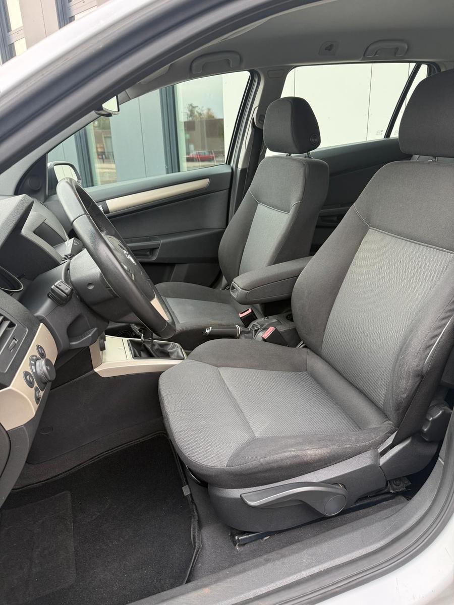 Opel Astra 2007 — photo 13