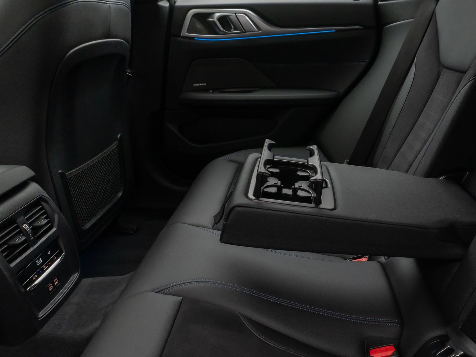 Fahrzeugabbildung BMW i4 eD40 M Sport Gran Coupè Kamera Glasdach HUD