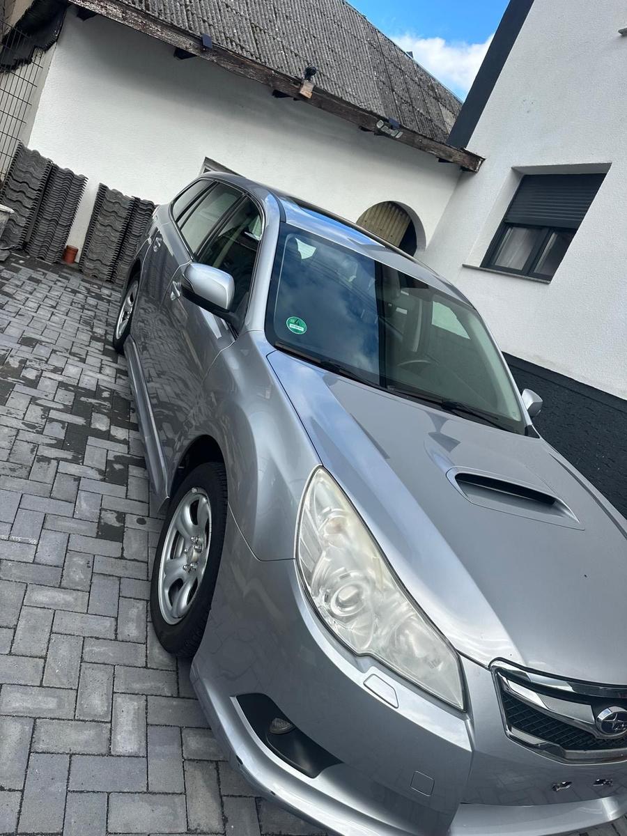 Subaru Legacy 2012 — вигляд ззаду
