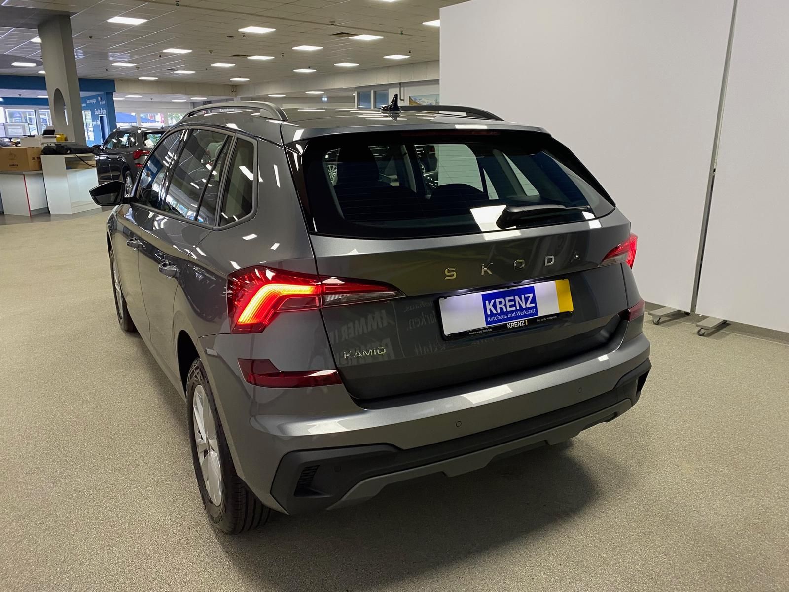 Fahrzeugabbildung SKODA Kamiq 1.0 TSI Selection AHK+APP+KLIMA+RFK+PDC+SI