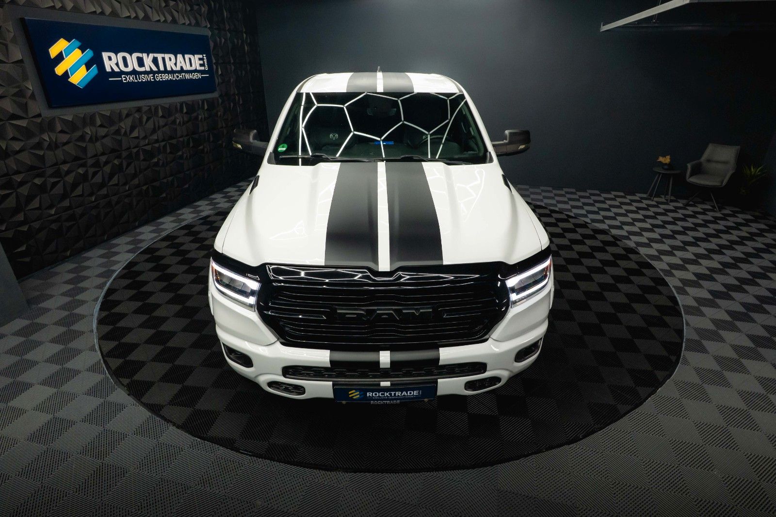 Fahrzeugabbildung Dodge RAM 5.7 V8 HEMI 4x4 LPG Offroad Night-Paket