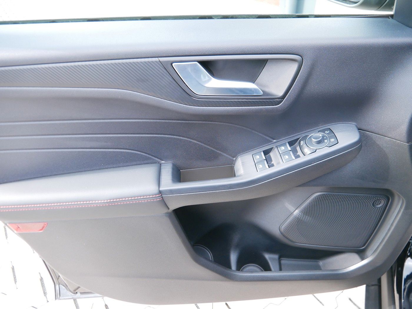 Fahrzeugabbildung Ford Kuga 1.5 ST-Line Autom. AHK Kamera Winter-Paket