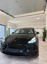 Tesla Model Y Long Range Dual Motor AWD, neuwertig - schwarze Tesla Model Y