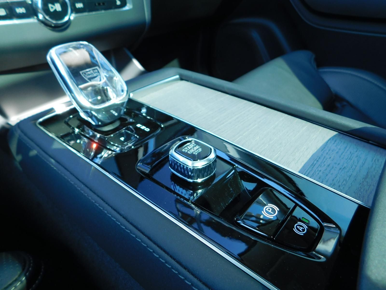 Fahrzeugabbildung Volvo XC90 T8 Ultra Dark