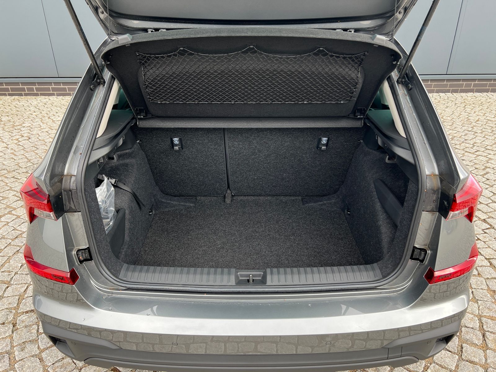 Fahrzeugabbildung SKODA Kamiq Tour 1.0 TSI DSG *AHK, ACC, 17"-LM*