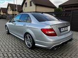 Mercedes-Benz C 63 AMG AMG - Mercedes-Benz C 63 AMG mit Benzin-Antrieb: Limousine