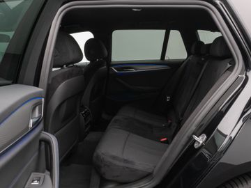 Fahrzeugabbildung BMW 520i Tour M Sport AHK HUD HI-FI  Kamera