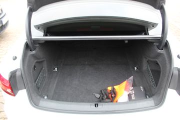 Fahrzeugabbildung Audi A4 Lim. 40 TDI S line Matrix ACC S Sportsitze 19