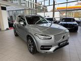 Volvo XC90 2.0 D5 Inscription AWD 7-Sitzer - silberne Volvo XC90