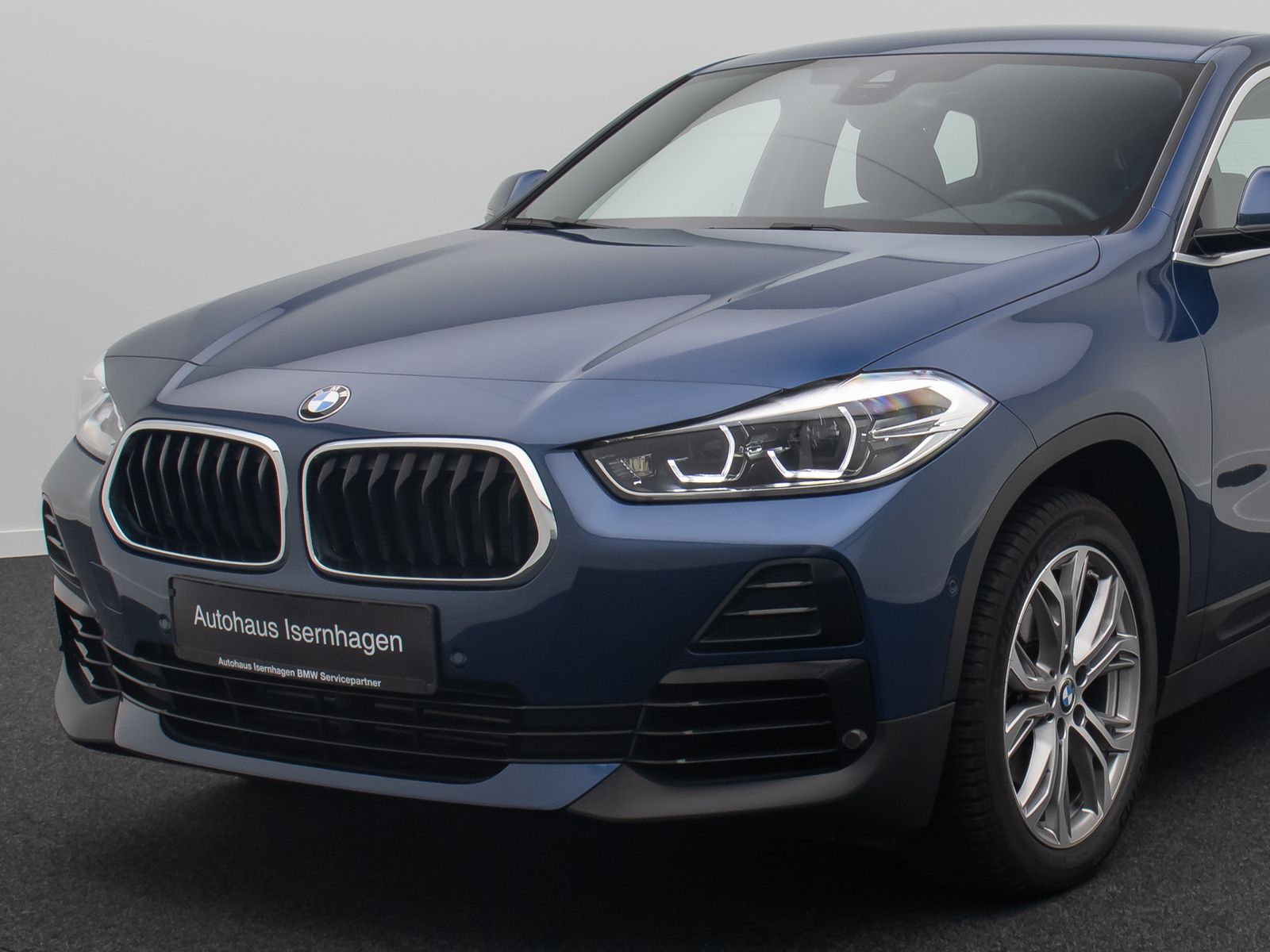 Fahrzeugabbildung BMW X2 sD18i GeschwindigReg DAB ParkAs Sportsitz 18"