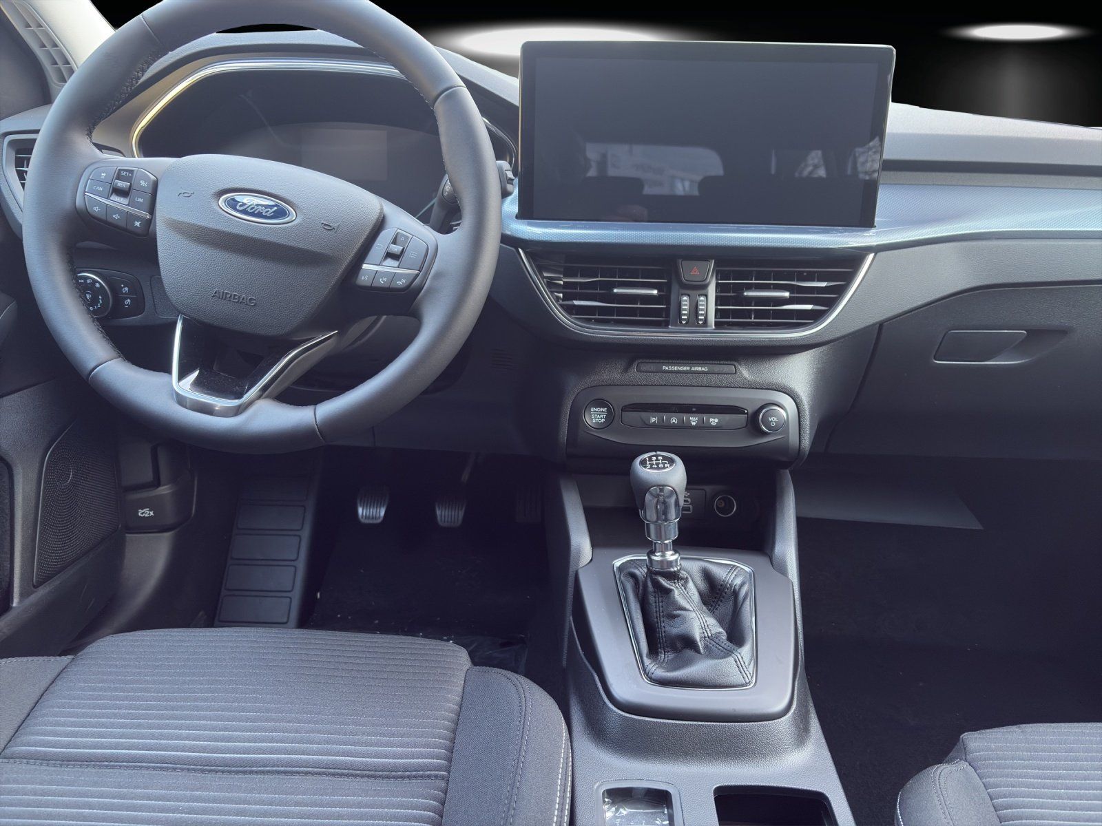 Fahrzeugabbildung Ford Focus Turnier Active Winter Pa. eCall Fahrer Pa.