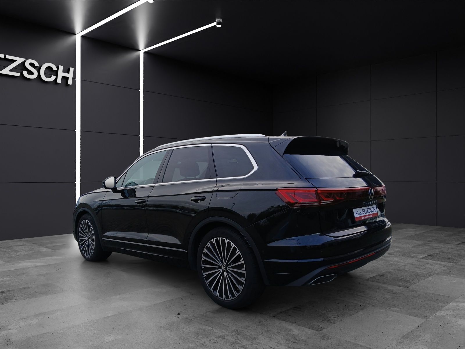 Fahrzeugabbildung Volkswagen Touareg eHybrid Elegance Matrix AHK Pano HUD AID
