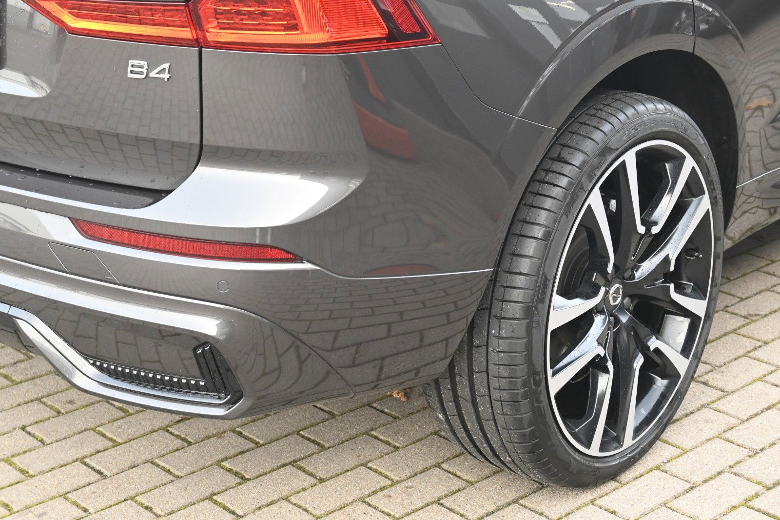 Fahrzeugabbildung Volvo XC60 B4B Plus Dark*LED*STHZ*H&K*PANO