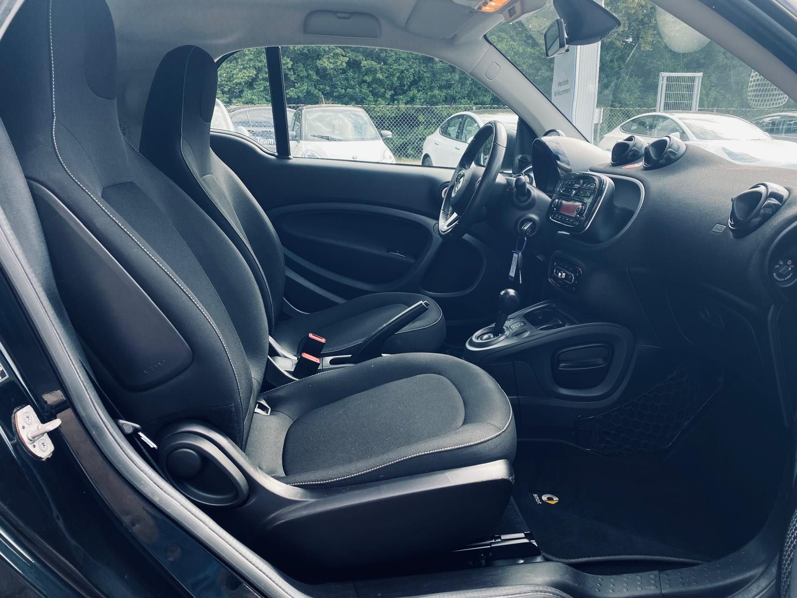 Fahrzeugabbildung Smart ForTwo electric drive 60KW GEPFLEGT+TEMP+MFL+LM