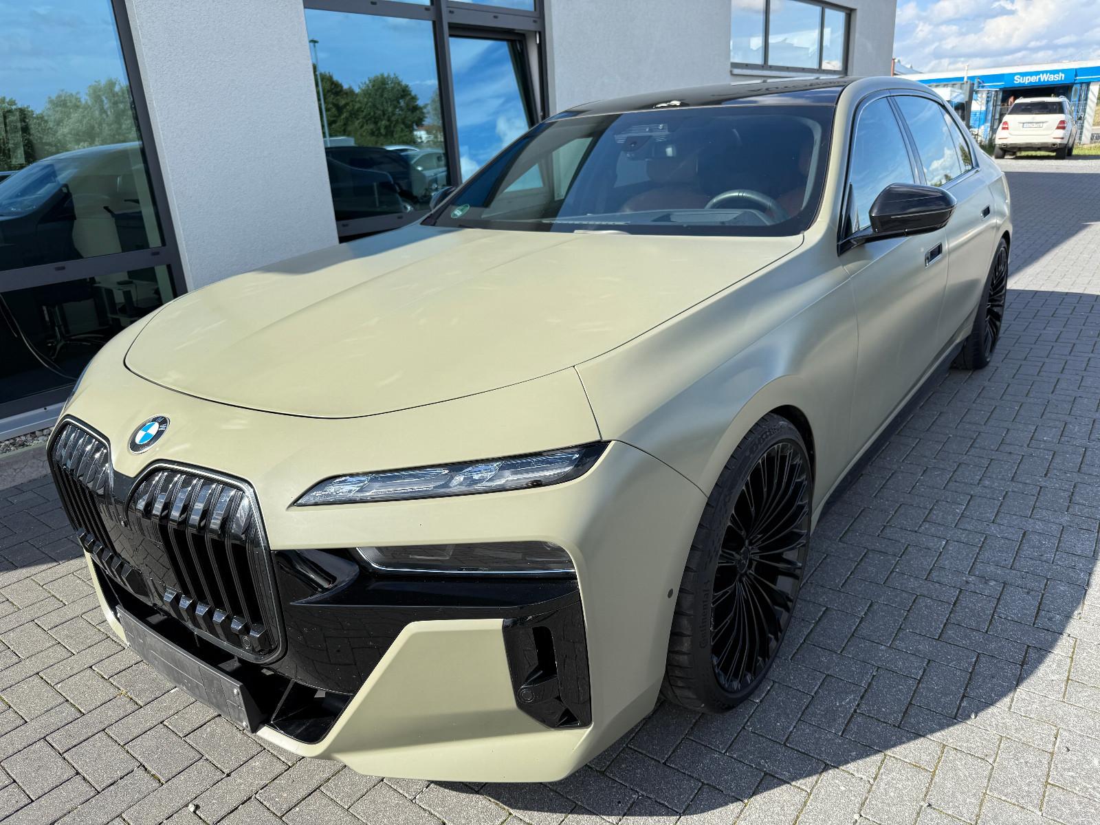 BMW 740d xDrive M Sport Crafted Clarity Sky Lounge
