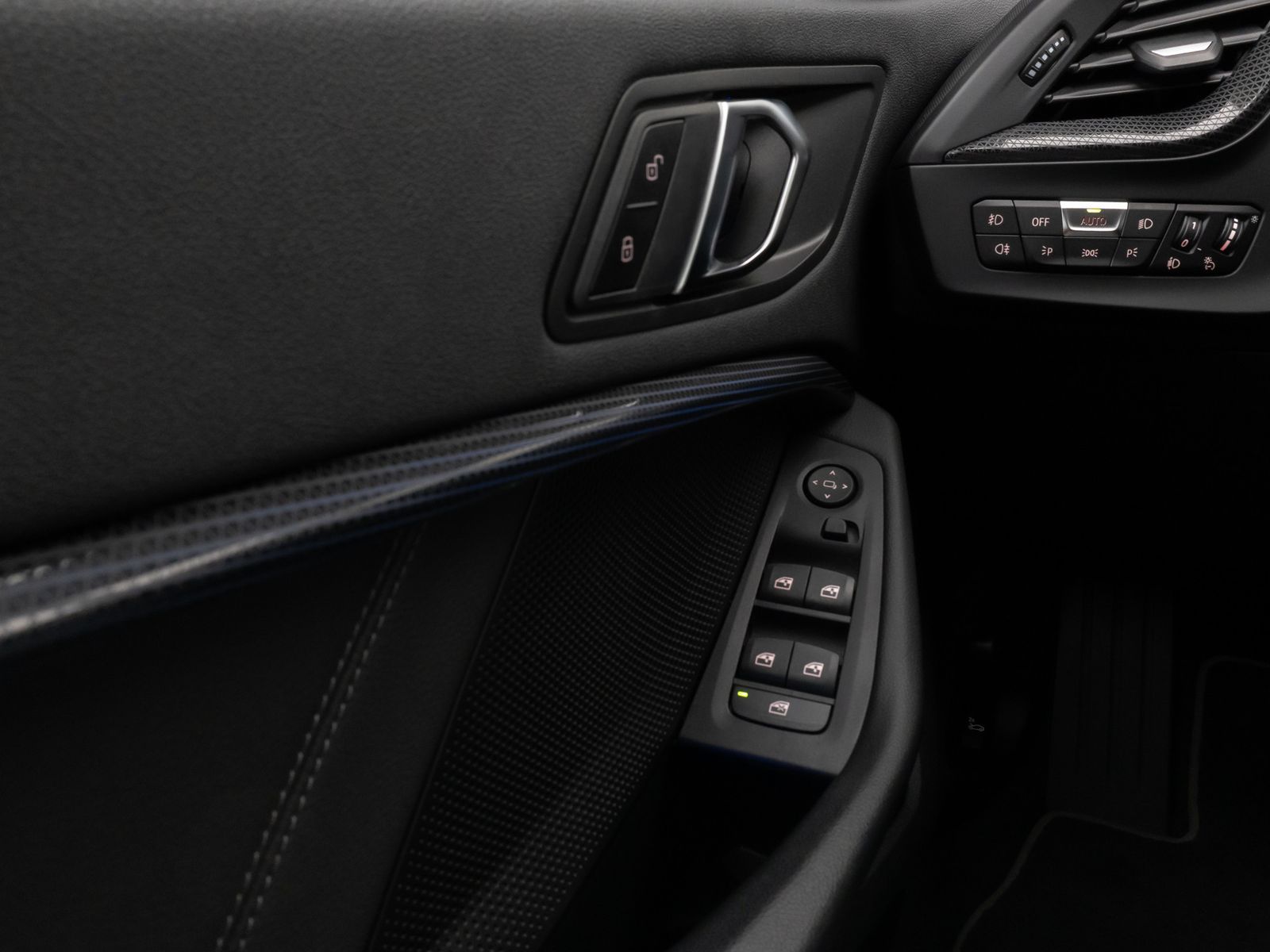 Fahrzeugabbildung BMW 118i Sport Line DAB HiFi Lenkrhz Fernlichtassist