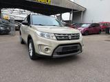 Suzuki Vitara 1.6 Club 4x2/ 1.HAND - Suzuki Vitara mit Benzin-Antrieb: Geländewagen, 1.6