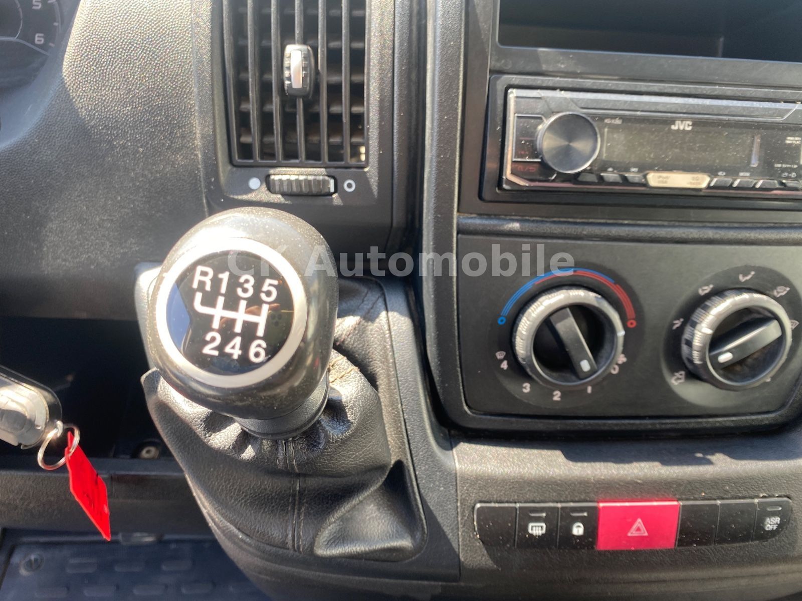 Fahrzeugabbildung Citroën Jumper Pritsche Doka. 35 L4 Heavy BlueHDi 130