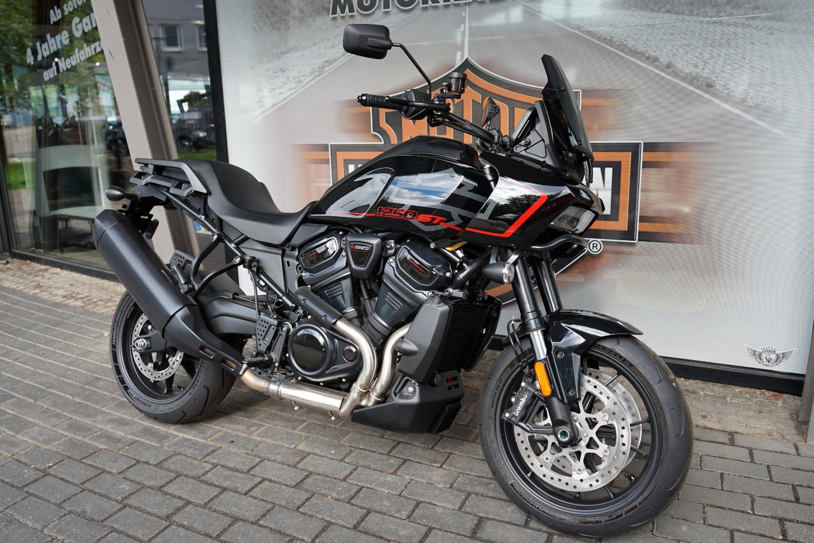 Fahrzeugabbildung Harley-Davidson Pan Am ST - Neufahrzeug - Supermoto - Vivid Blk