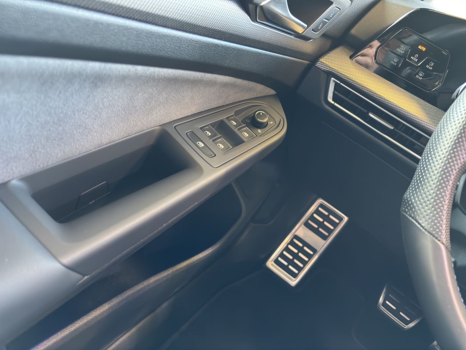 Volkswagen Golf VIII R Pano BlackStyle Harman Head-UP foto 15