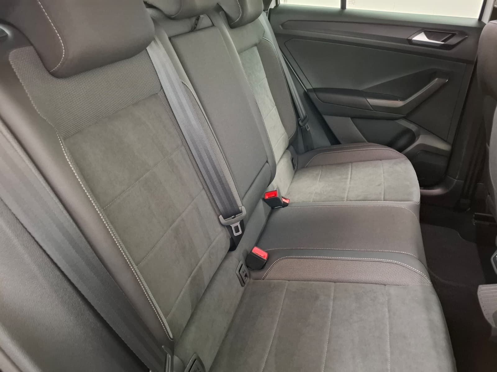Fahrzeugabbildung Volkswagen T-Roc R-Line 2,0 TDI DSG 4Motion + IQ.Drive+Navi
