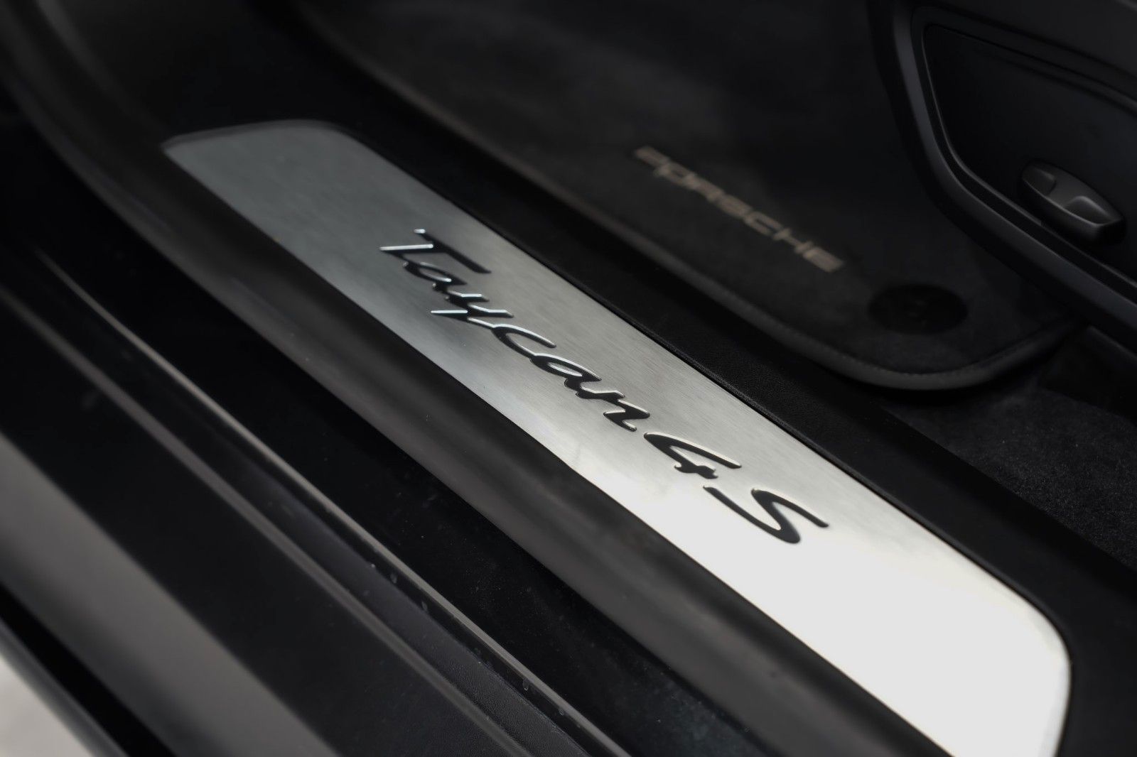 Porsche Taycan 4S SPORT-DESIGN PANO MATRIX 20 LM 1-HAND foto 16