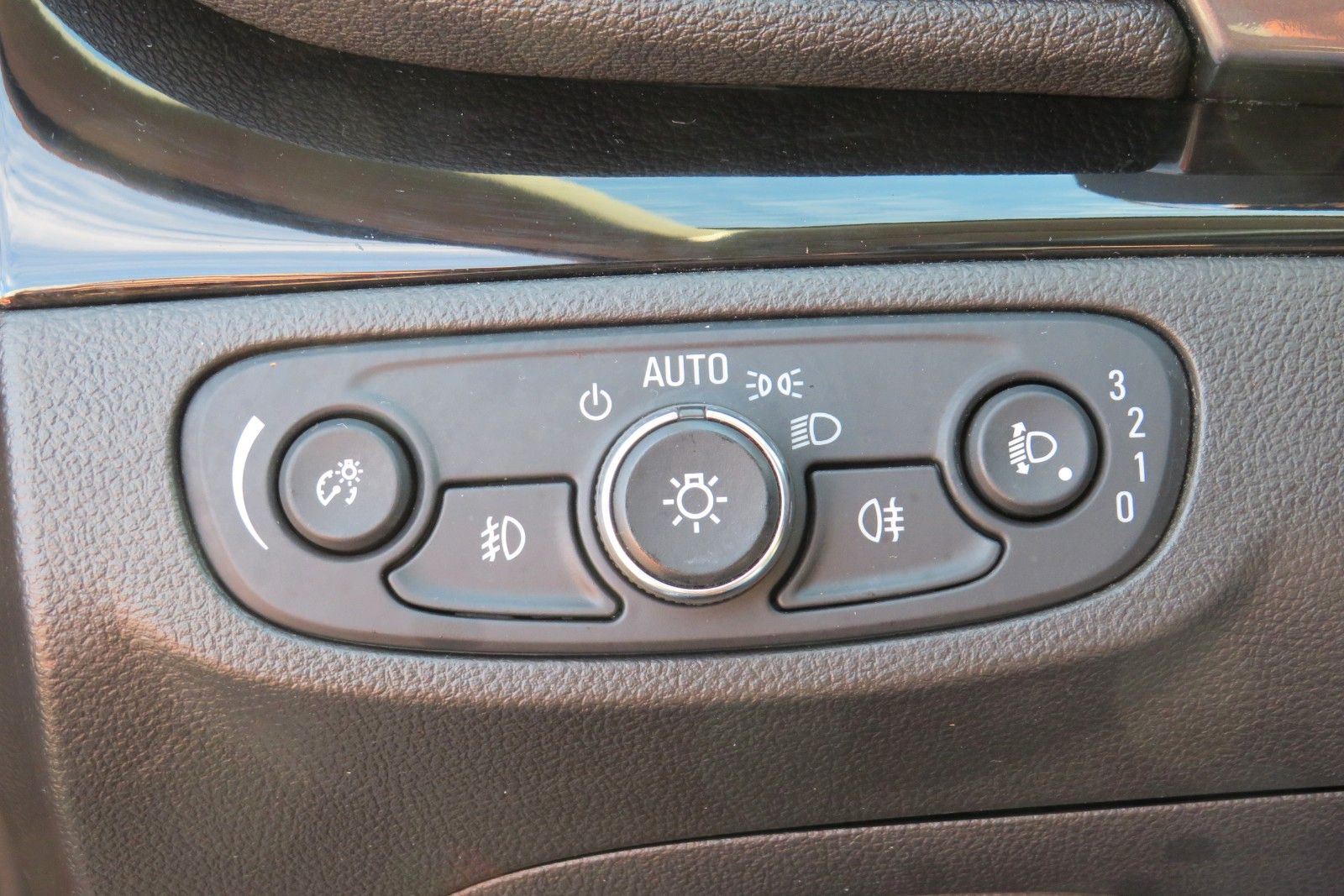 Fahrzeugabbildung Opel Mokka X OPC KAMARA SITZH. GRA PDC APP-CON SPORT