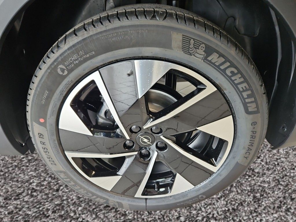 Fahrzeugabbildung Opel Grandland 1.2 DI Hybrid 48 V Automatik Ultimate
