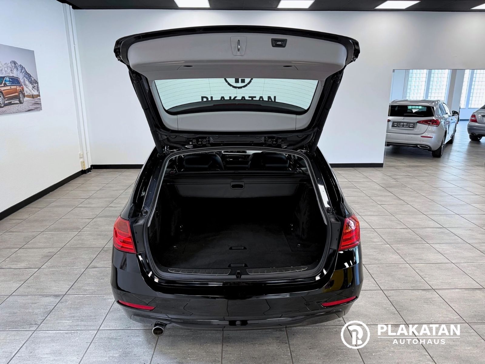 Fahrzeugabbildung BMW 318d Touring Leder Navi Bi-Xenon