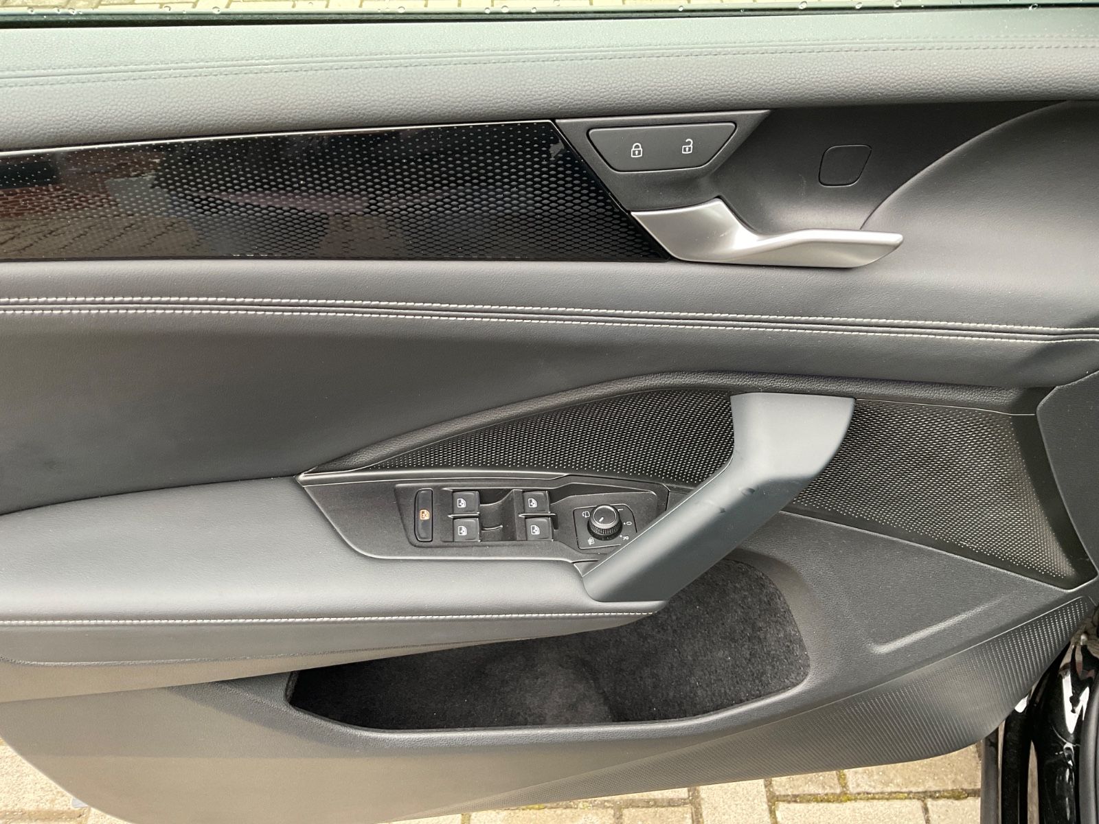 Fahrzeugabbildung Volkswagen Tiguan 2.0 TDI SCR DSG GOAL,AHK,IQLight,Navi,ACC