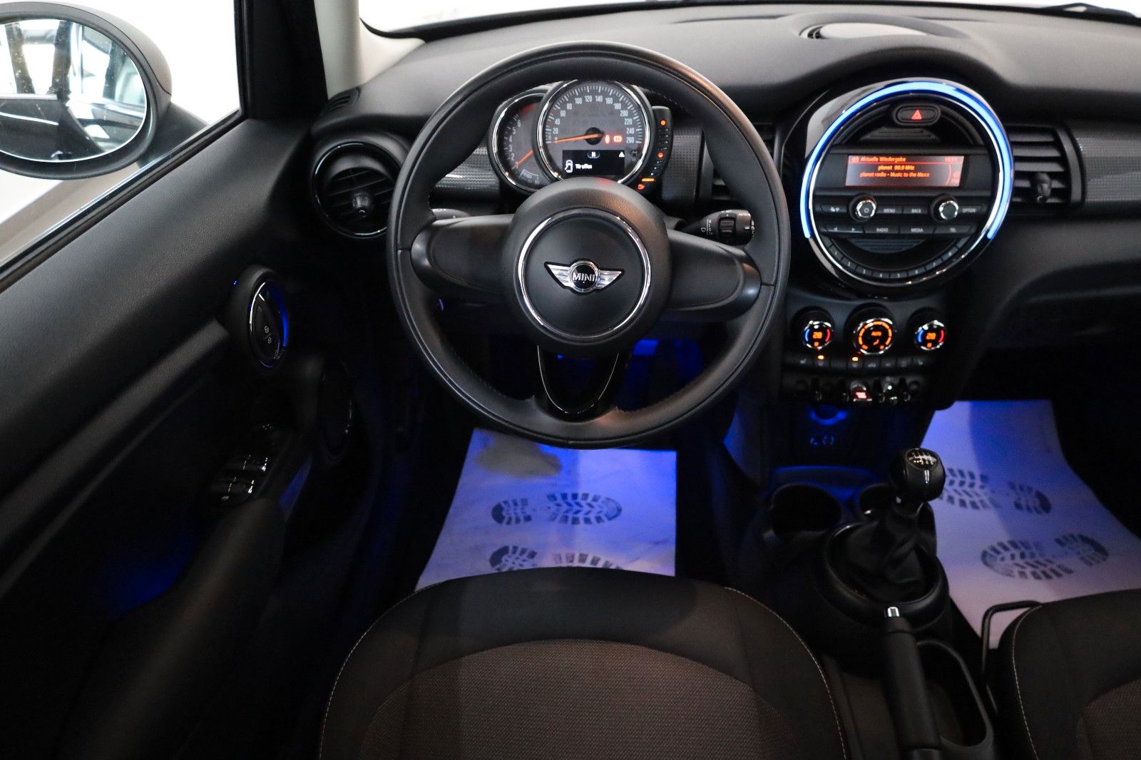 Fahrzeugabbildung MINI ONE FIRST Mini 5-trg. SH,PDC,8-fach bereift