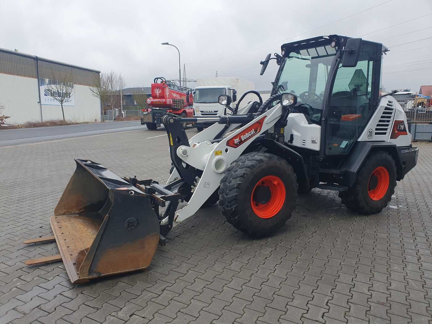 Fahrzeugabbildung Bobcat L75 / Palettengabel & Schaufel / nur 163h!