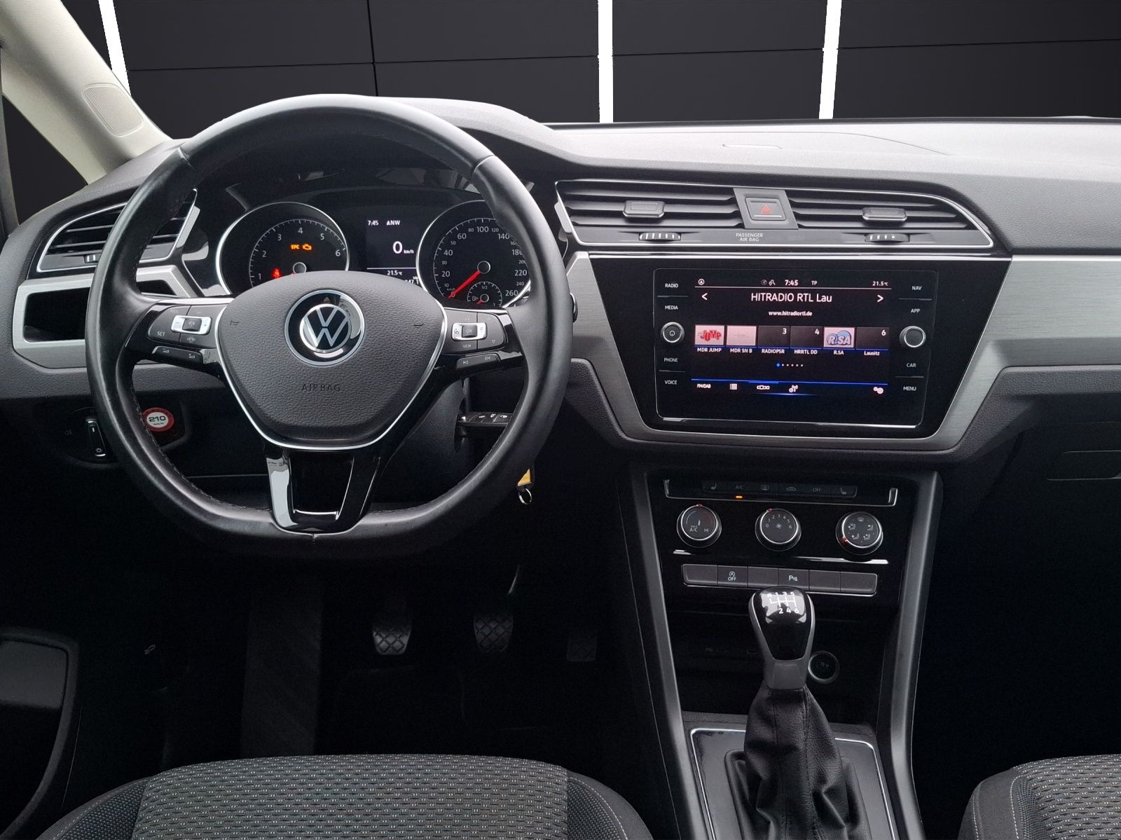 Fahrzeugabbildung Volkswagen Touran TSI Comfortline LED AHK Navi ACC RFK SH