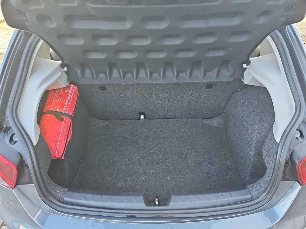 Fahrzeugabbildung SEAT Ibiza Reference Salsa - nur Export / Gewerbe