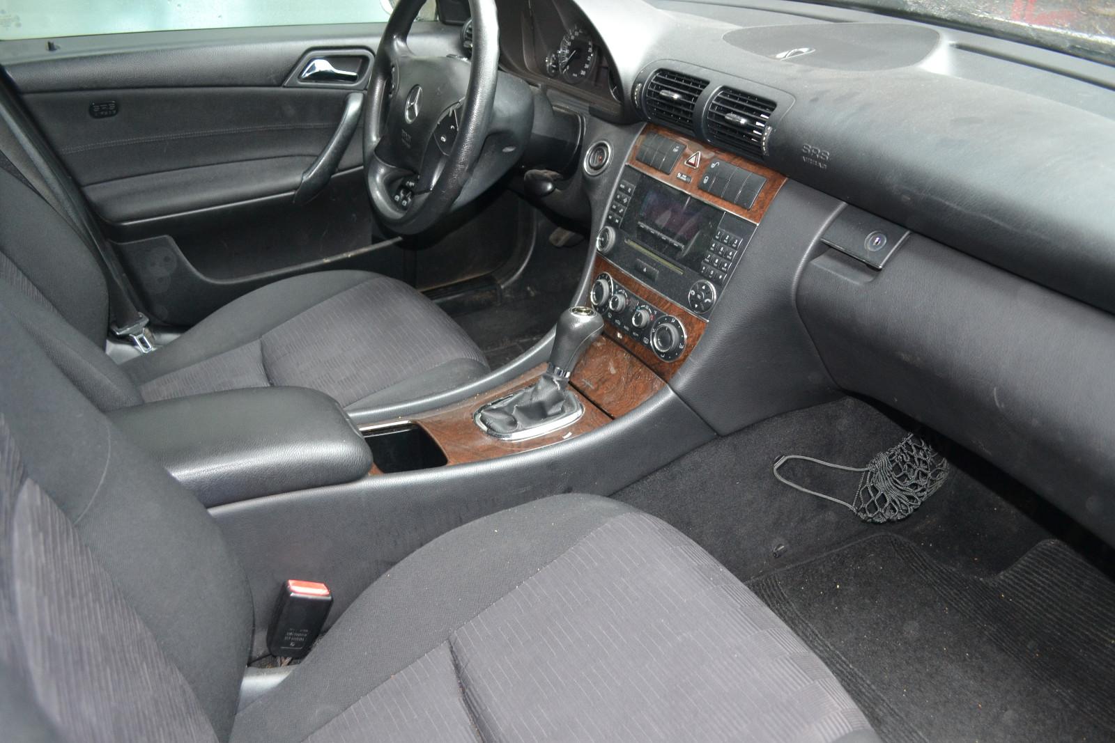 Mercedes-Benz C180 2004 — photo 16