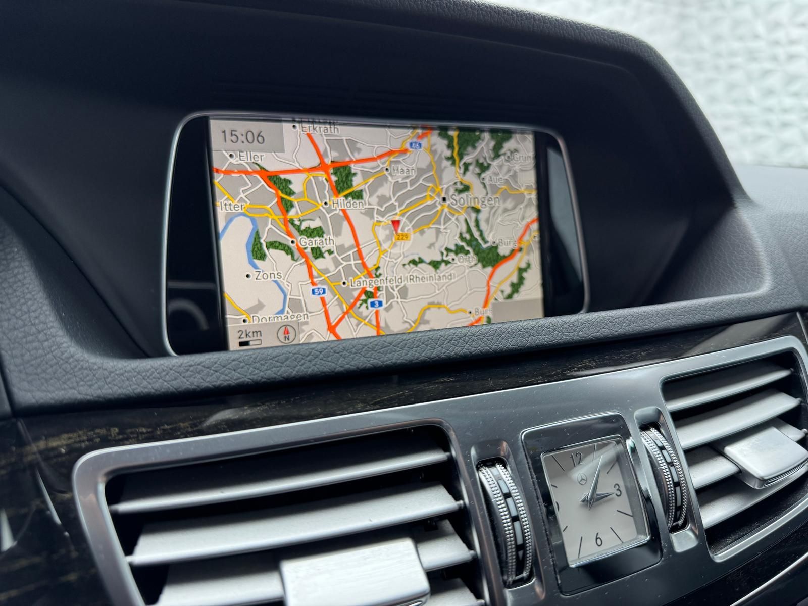 Fahrzeugabbildung Mercedes-Benz E 300 AMG V6 3.5L/PANO/HARMAN&KARDON/AHK/ILS/LED