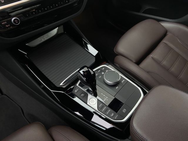 BMW X3 xDrive 20iA M-Sport LkHz AHK DrivAss PANO foto 10