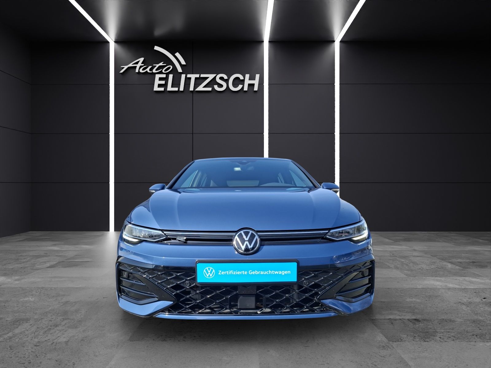 Fahrzeugabbildung Volkswagen Golf VIII TSI R-Line LED APP AID ACC RFK SH LHZ