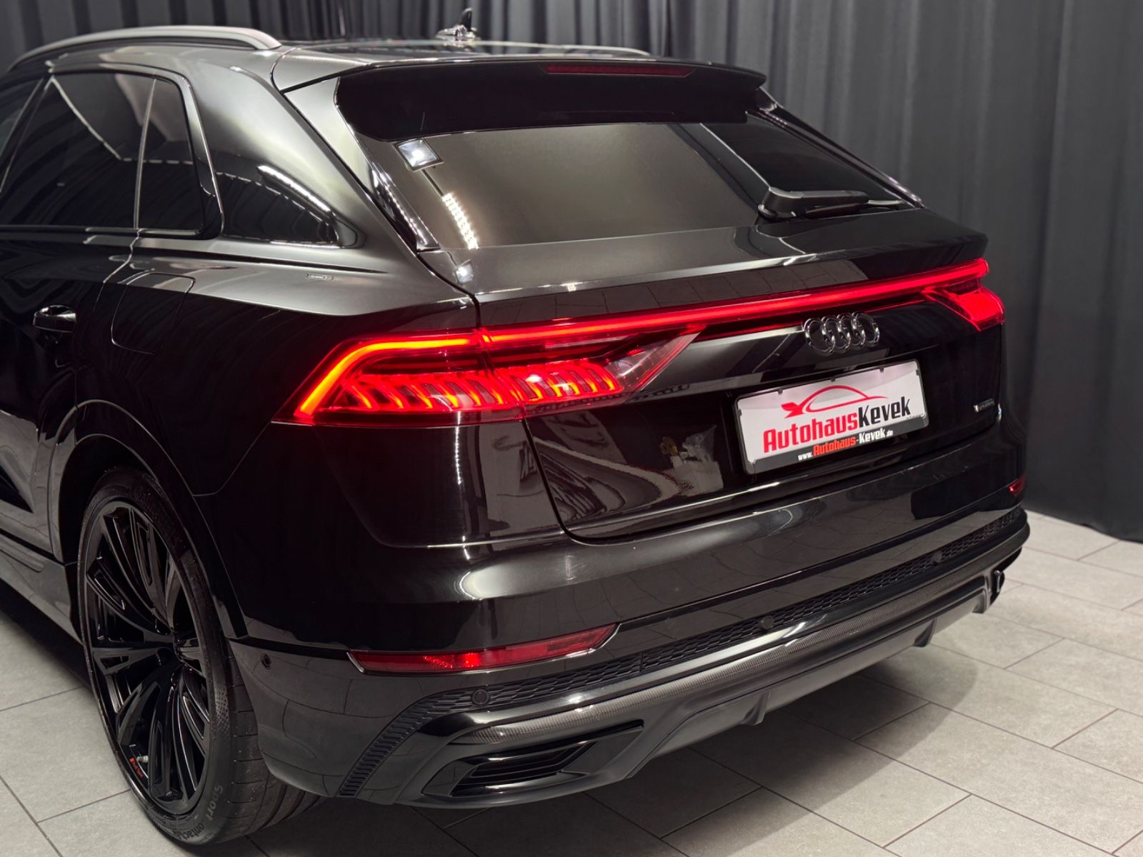 Fahrzeugabbildung Audi Q8 55 TFSI e quattro|B/O|EXCLUSIVE|RS-SITZE|VOLL