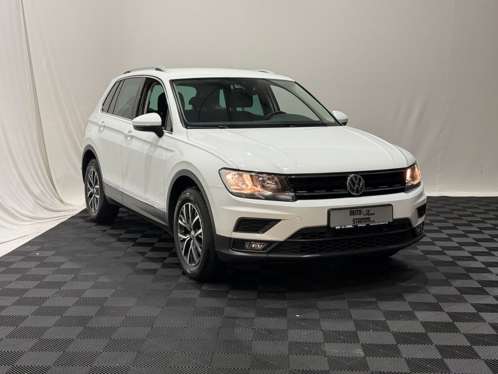 Fahrzeugabbildung Volkswagen Tiguan Comfortline DSG-4Motion-Full Link
