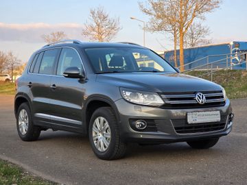 Volkswagen Tiguan - 1