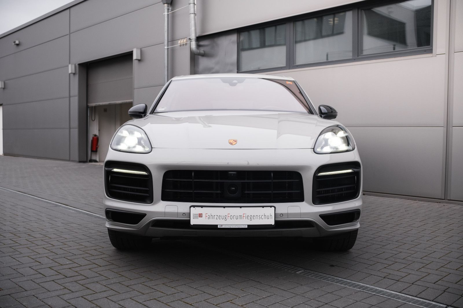 Fahrzeugabbildung Porsche Cayenne GTS-PASM-LED-Inno-360-HUD-BOSE