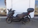 Honda Forza 125 mit Smart Top Case 2025 SE 125er Deals - ROLLER DE 125
