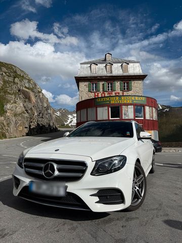 MERCEDES-BENZ Mercedes-Benz E 220d T AMG Line Autom. Pan...