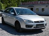 Ford Focus Lim. Ghia Klimaautomatik - Ford Focus aus 2005: Ghia
