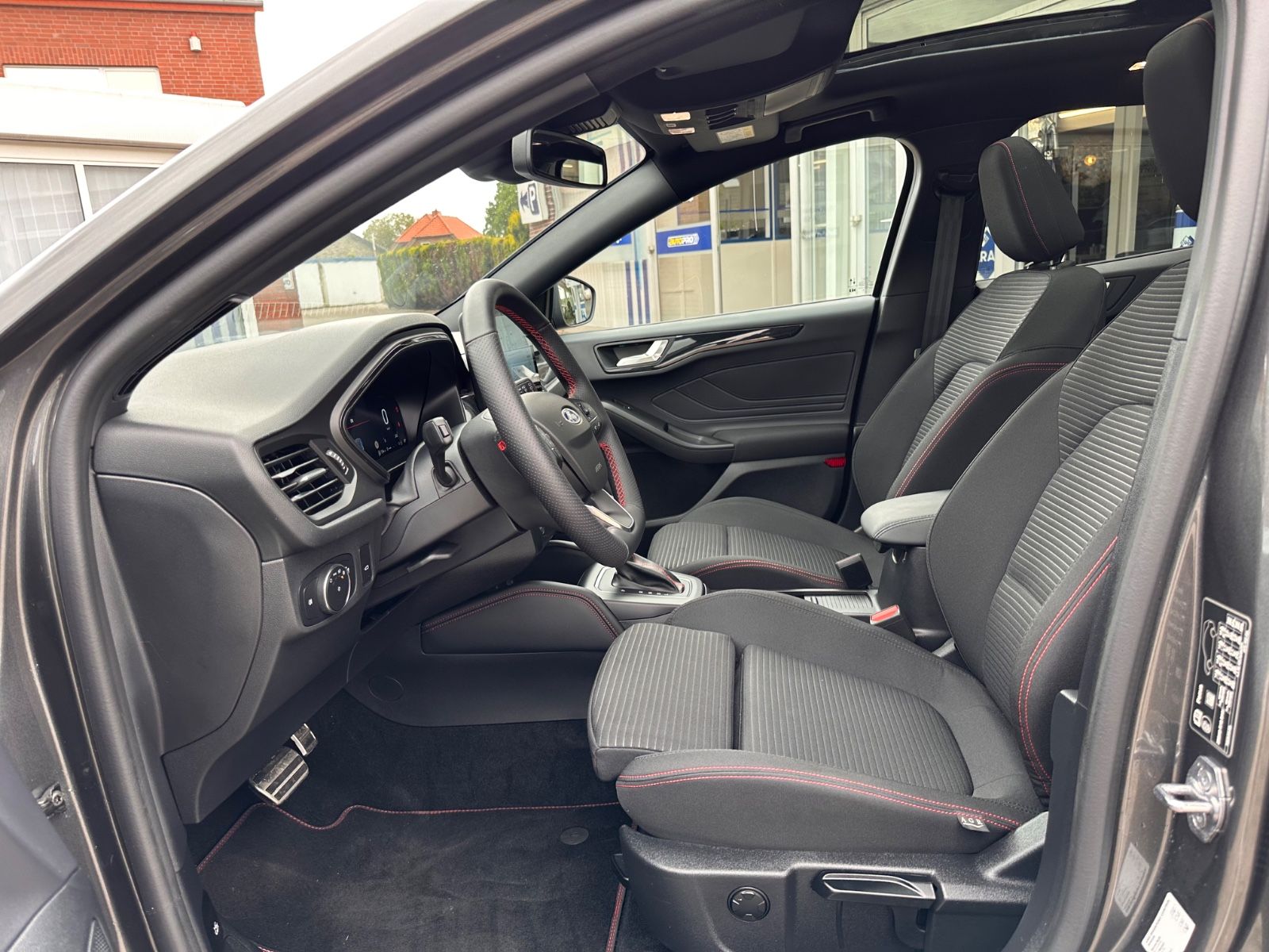 Fahrzeugabbildung Ford Focus Turnier ST-Line X 1.0 Pano/ACC/Matrix/Navi