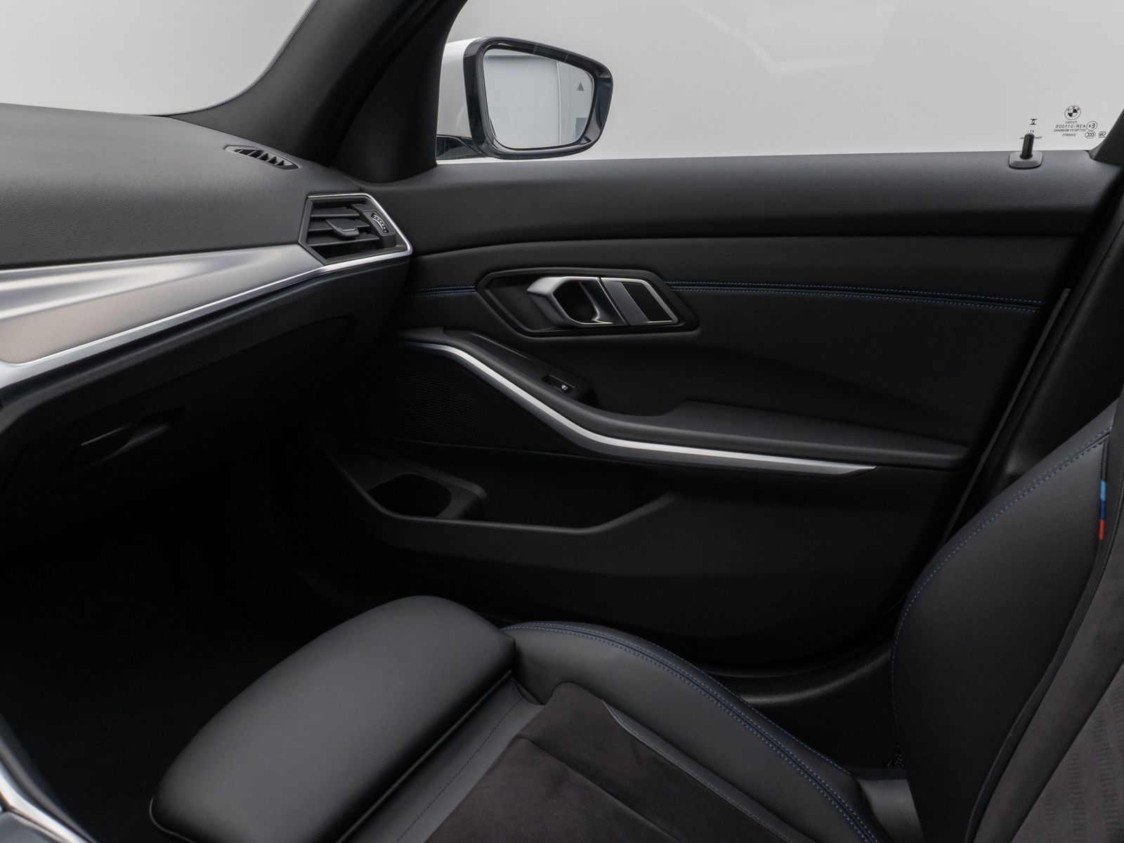 Fahrzeugabbildung BMW 330e M Sport Kamera DAB HUD Alarm Parkassistent